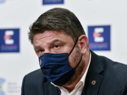 D168FEF4-B76E-4003-ADF2-E28D8D55C202