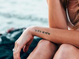 cody-black-423304-unsplash