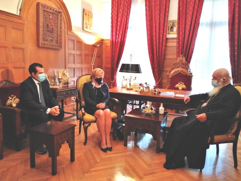Αρχιεπίσκοπος και υπουργός Υγείας συζήτησαν για τη συνδρομή της εκκλησίας στον εμβολιασμό