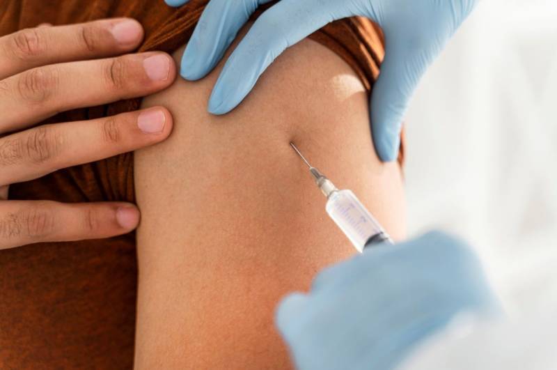 Κορωνοϊός: Μία δόση του εμβολίου για όσα παιδιά ή εφήβους έχουν νοσήσει