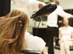 skynews-hairdresser-salon-coronavirus_4985289 (3)