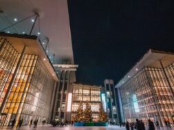Building_nightview_SNFCC_Nikos_Karanikolas-760×440