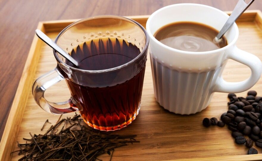 Προτιμάτε τσάι ή καφέ; Τι συμβαίνει στον εγκέφαλό σας