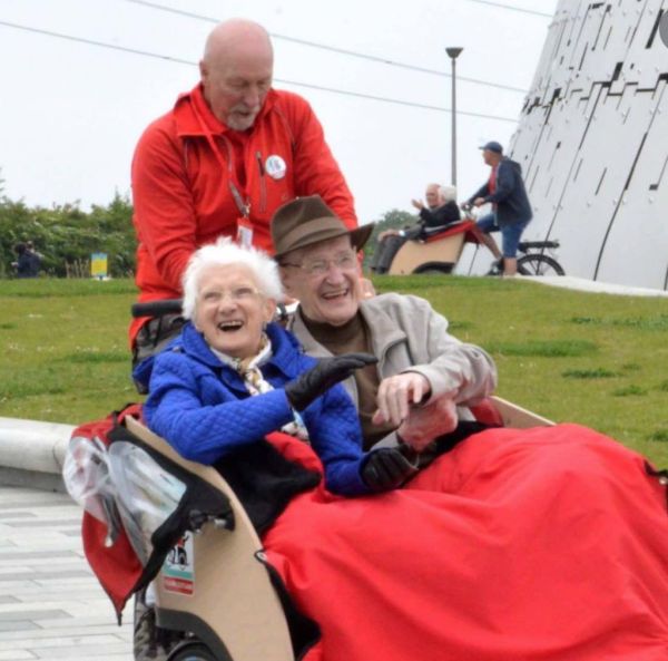 Εθελοντές προσφέρουν μια μοναδική βόλτα σε ηλικιωμένους ή άτομα με αναπηρία