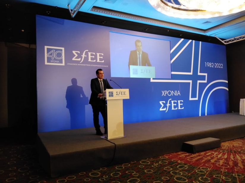 Θα μειωθούν οι τιμές των φαρμάκων; Τι είπε ο υπουργός στον ΣΦΕΕ