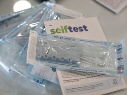 ΔΙΑΝΟΜΗ SELF TEST ΓΙΑ ΕΚΠΑΙΔΕΥΤΙΚΟΎΣ, ΜΑΘΗΤΈΣ ΚΑΙ ΔΙΟΙΚΗΤΙΚΌ ΠΡΟΣΩΠΙΚΌ ΠΡΩΤΟΒΒ¶ΘΜΙΑΣ, ΔΕΥΤΕΡΟΒΒ¶ΘΜΙΑΣ ΕΚΠΑΊΔΕΥΣΗΣ