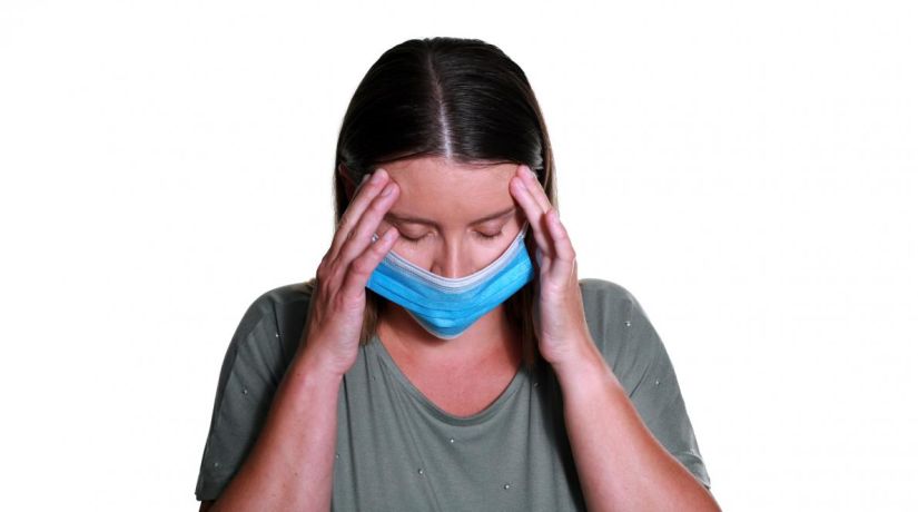 Διπλάσιες οι πιθανότητες για τις γυναίκες να υποφέρουν από μακρά COVID-19