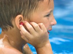 swimmers-ear-90614227