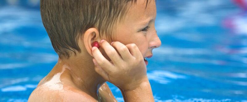 swimmers-ear-90614227