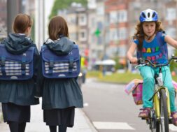 2016-04-07-children-walking