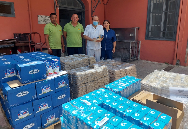 Δωρεά τροφίμων στο Άσυλο Ανιάτων