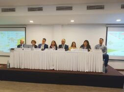 ΣΤΡΟΓΓΥΛΟ ΤΡΑΠΕΖΙ ΓΙΑ ΤΟ ΕΛΛΗΝΙΚΟ ΦΑΡΜΑΚΕΙΟ