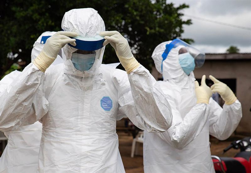 Τη χρήση δύο σκευασμάτων μονοκλωνικών αντισωμάτων για τη θεραπεία του Έμπολα συστήνει ο ΠΟΥ