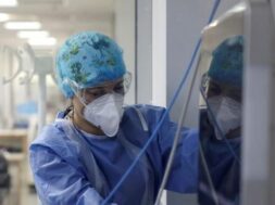 meth-koronoios-giatroi-nosokomeio