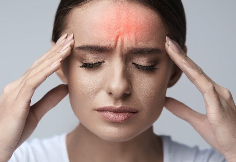 Πέντε κινήσεις για να ξεπεράσετε την ημικρανία χωρίς φάρμακα