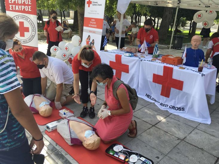 Μεγάλη δράση του Ελληνικού Ερυθρού Σταυρού στην Πλατεία Συντάγματος για τον εορτασμό της Παγκόσμιας Ημέρας Πρώτων Βοηθειών (10/9)