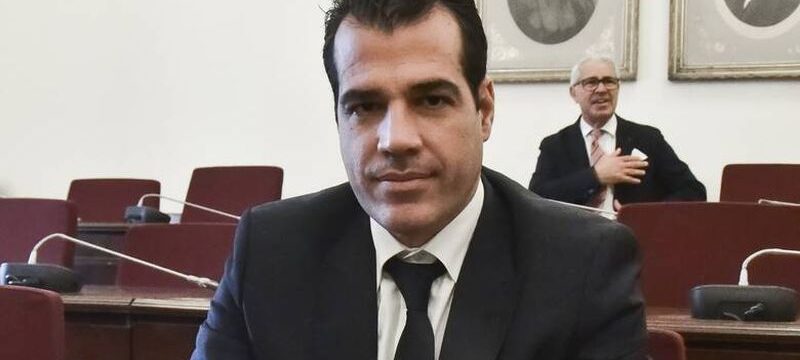 pleyris_diki_xrysi_aygi