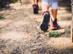 kids-hiking