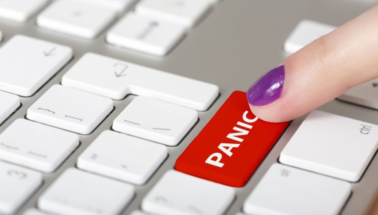 Panic button: Σε αξιοποίηση η εφαρμογή κατά της ενδοοικογενειακής βίας