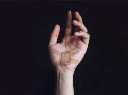 the_people_who_cant_feel_pain_1050x700