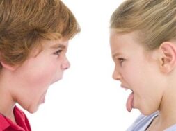 stockfresh_93182_brother-shouting-at-sister-sticking-her-tongue-out_sizeXS-400×270
