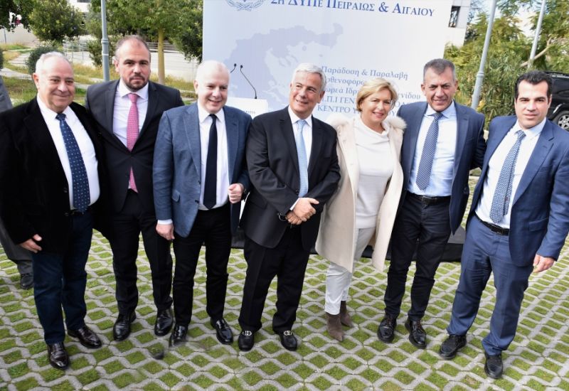 Παράδοση δύο ασθενοφόρων σε Ίο και Ρόδο, δωρεάς Ιδρύματος Ευγενίδου