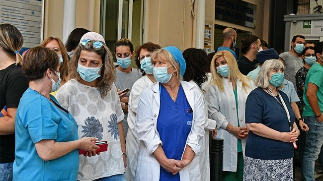 Επέστρεψαν στο ΕΣΥ οι ανεμβολίαστοι υγειονομικοί