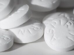 i-aspirini-aspida-prostasias-apo-ton-karkino.w_l