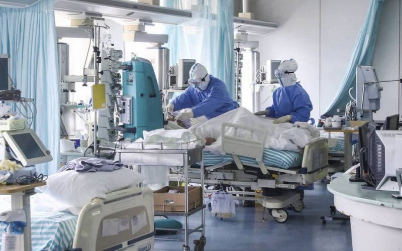 ΕΟΔΥ: Αυξήθηκαν οι εισαγωγές στα νοσοκομεία για Covid-19 την τελευταία εβδομάδα