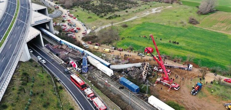 ÐÁÍÏÑÁÌÉÊÅÓ ÅÉÊÏÍÅÓ ÁÐÏ ÔÏ ÓÇÌÅÉÏ ÔÇÓ ÓÕÃÊÑÏÕÓÇÓ ÔÙÍ ÔÑÅÍÙÍ ÓÔÁ ÔÅÌÐÇ