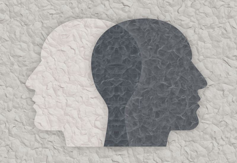 Διπολική Διαταραχή: Τα συμπτώματα, το κοινωνικό στίγμα και ό,τι άλλο πρέπει να γνωρίζετε για τη νόσο