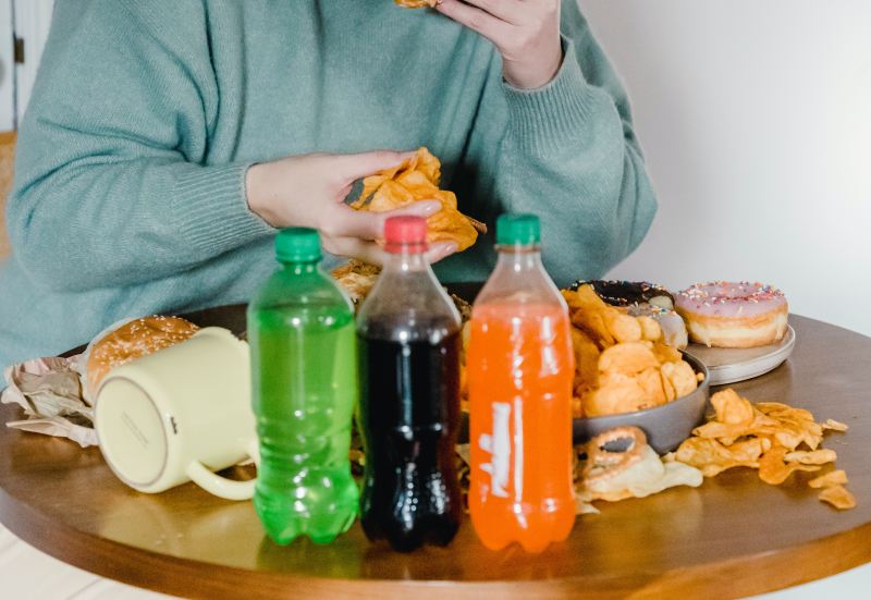 Τα λιπαρά και η ζάχαρη αυξάνουν τον κίνδυνο για χρόνια ηπατική νόσο