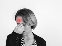 woman-with-headache-studio