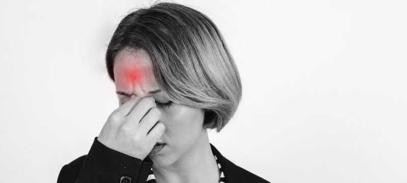 woman-with-headache-studio
