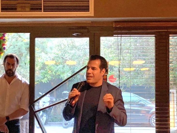 Ο υπουργός Υγείας, Θ. Πλεύρης θύμα επίθεσης ενώ ήταν με την οικογένειά του