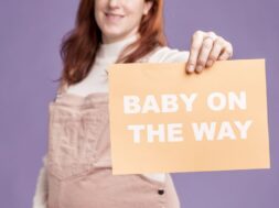 close-up-pregnant-woman-holding-paper-with-baby-way-message
