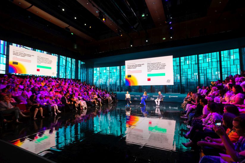 Οι Διάλογοι του Ιδρύματος Σταύρος Νιάρχος (ΙΣΝ) σε μια συζήτηση για τον αντίκτυπο της πόλωσης στην ψυχική υγεία, στο πλαίσιο του SNF Nostos