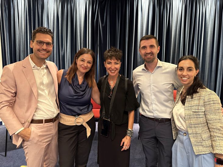 Η Bristol Myers Squibb Ελλάδας στηρίζει έμπρακτα την προαγωγή της συμπερίληψης των ατόμων με προβλήματα ακοής