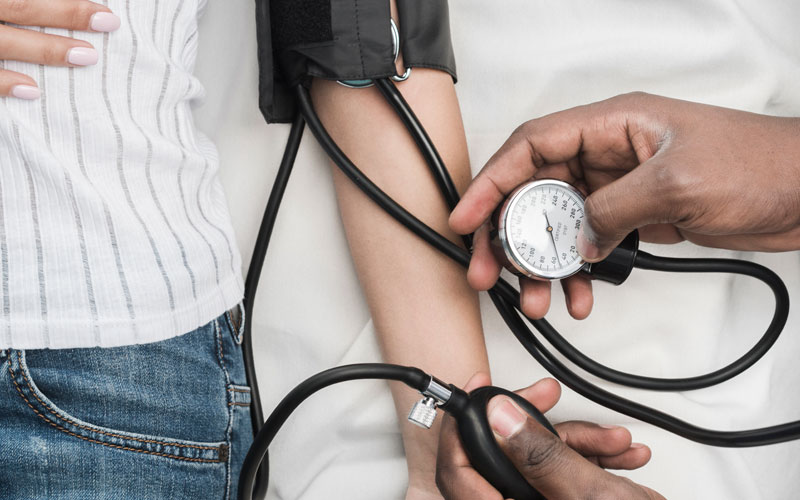 Υπέρταση: Γιατί οι γυναίκες είναι πιο ευαίσθητες στο αλάτι από τους άντρες