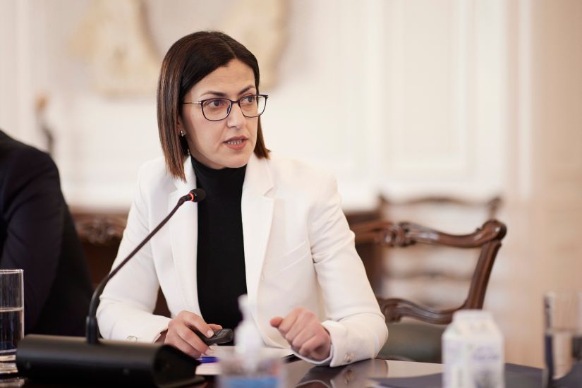 Ε. Αγαπηδάκη: “Θα στέκομαι εδώ, όρθια, όσο αντέχουν τα πόδια μου και θα παλεύω για να αποκτήσει κάθε πολίτης και ειδικά οι φτωχότεροι, τη φροντίδα που χρειάζεται για την υγεία του”