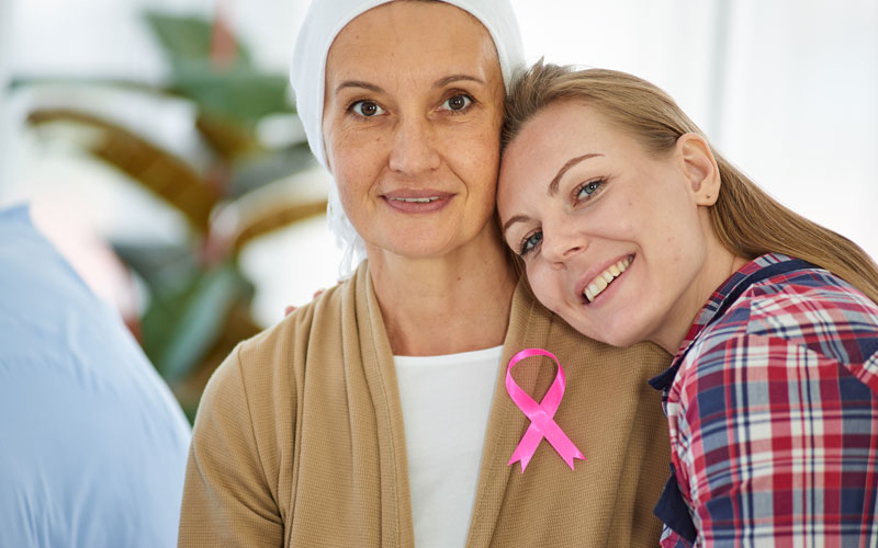 Ποια είναι η ορθή αντιμετώπιση του καρκίνου του μαστού σε ηλικιωμένες;