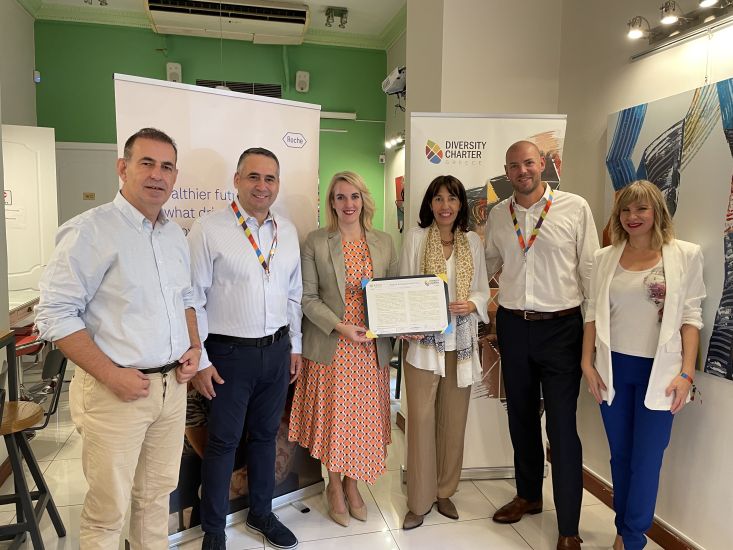 Η “OneRoche” υπογράφει τη Χάρτα Διαφορετικότητας