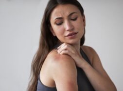 woman-suffering-from-rash (1)