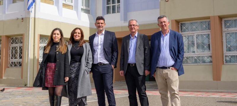 Pharmathen_Παράδοση Εξοπλισμού 3ο Γυμνάσιο Γέρακα (1)