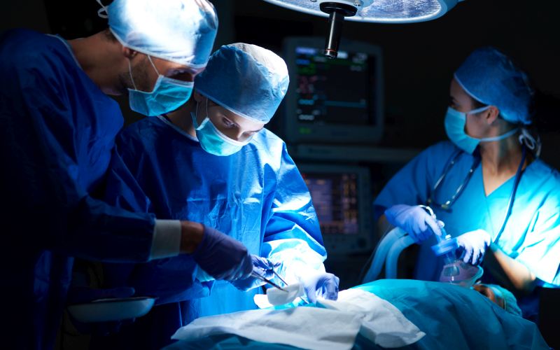 Κοινή Υπουργική απόφαση για χειρουργικές επεμβάσεις και άλλες επεμβατικές πράξεις πέραν του τακτικού ωραρίου λειτουργίας των νοσοκομείων