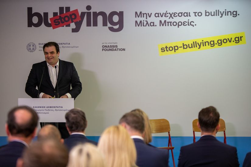 Mέτρα κατά της βίας στα σχολεία, όπως και σε θέματα που αφορούν τους μαθητές, όπως τα κινητά, οι απουσίες και τα βιβλία