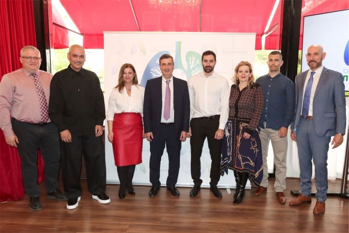 Όλοι έχουμε Πνευμόνια!  Πνευμονολόγο;