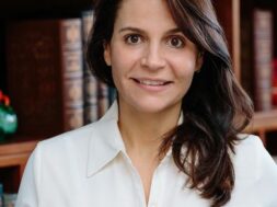 Εύα Δουζίνα