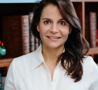 Εύα Δουζίνα