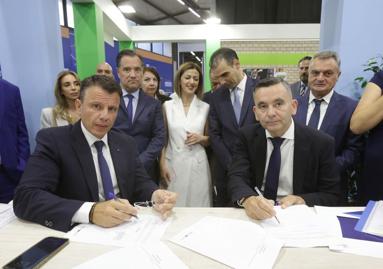 Υπογραφή συμβάσεων για την ενεργειακή αναβάθμιση και ανακαίνιση νοσοκομείων και κέντρων υγείας της 3ης και 6ης ΥΠΕ